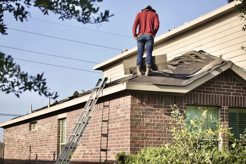 Professional roofer working on a residential roof in Pecksport